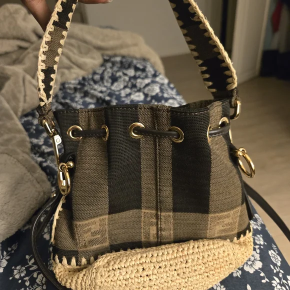 Fendi Black & Tan Raffia Drawstring Shoulder Bucket Bag - Picture 5 of 9